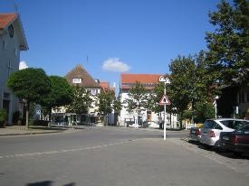 Blick vom Saalplatz auf das Rathaus in Wilhelmsdorf