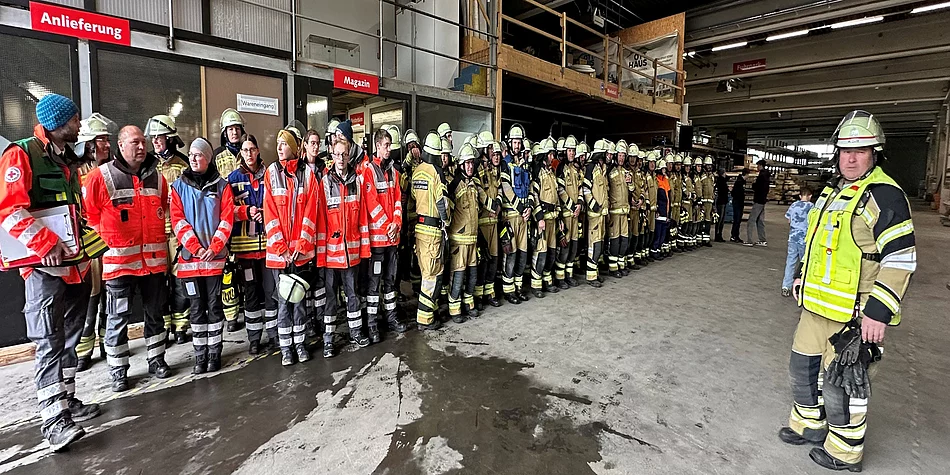 Hauptprobe 2026  DRK und Feuerwehr Gruppenfoto